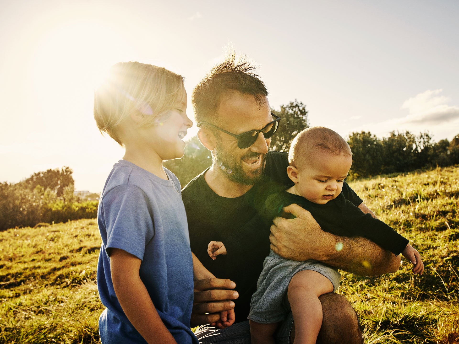 Content Impfen Vater mit Kindern